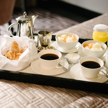 The Fitzwilliam Hotel Belfast Dış mekan fotoğraf Room service