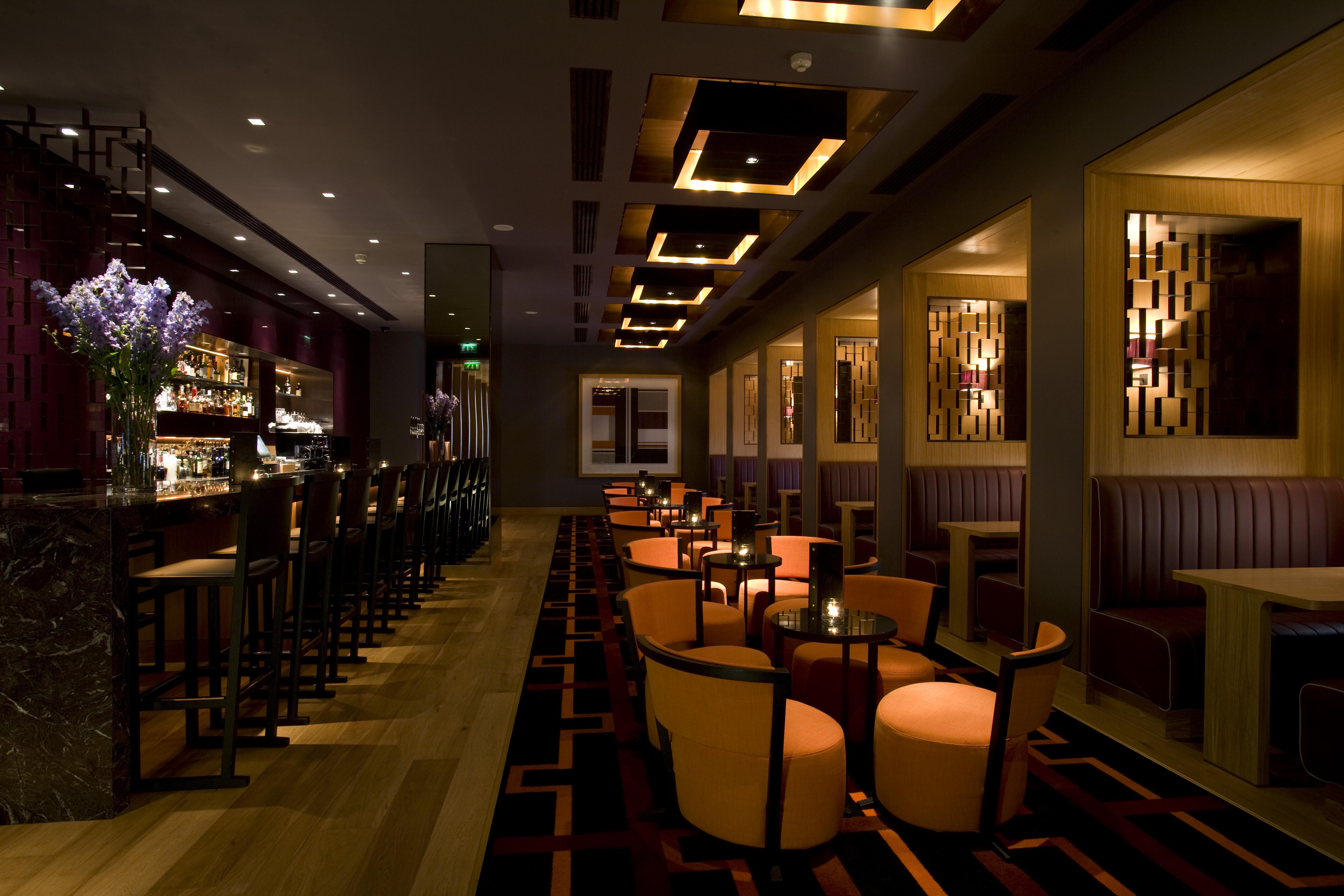 The Fitzwilliam Hotel Belfast Restoran fotoğraf The bar at the Mandarin Oriental, London