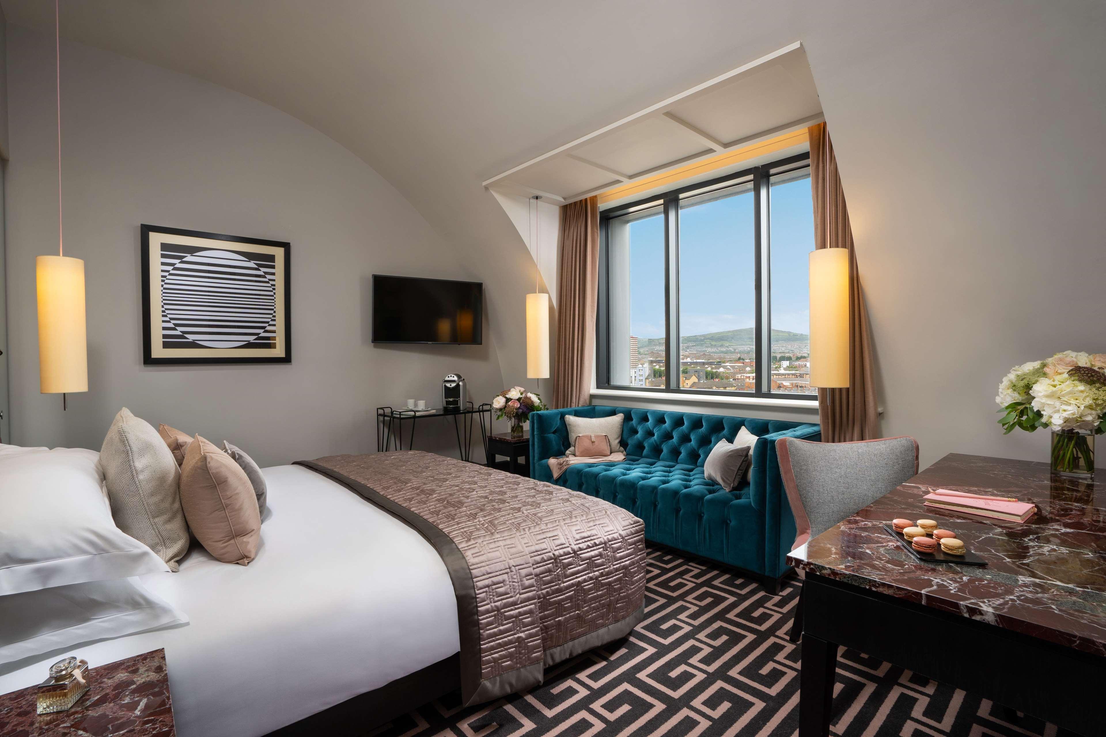 The Fitzwilliam Hotel Belfast Dış mekan fotoğraf A suite at the hotel