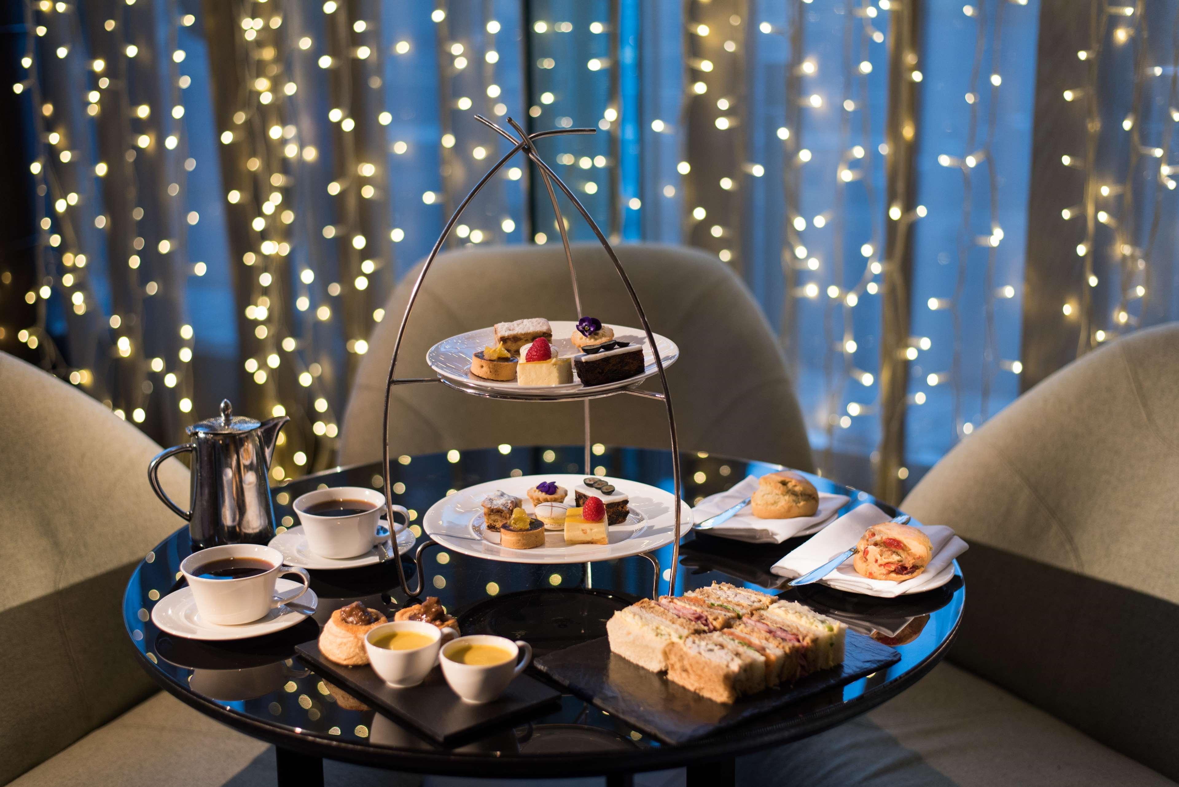 The Fitzwilliam Hotel Belfast Dış mekan fotoğraf Afternoon tea at the Mandarin Oriental, London
