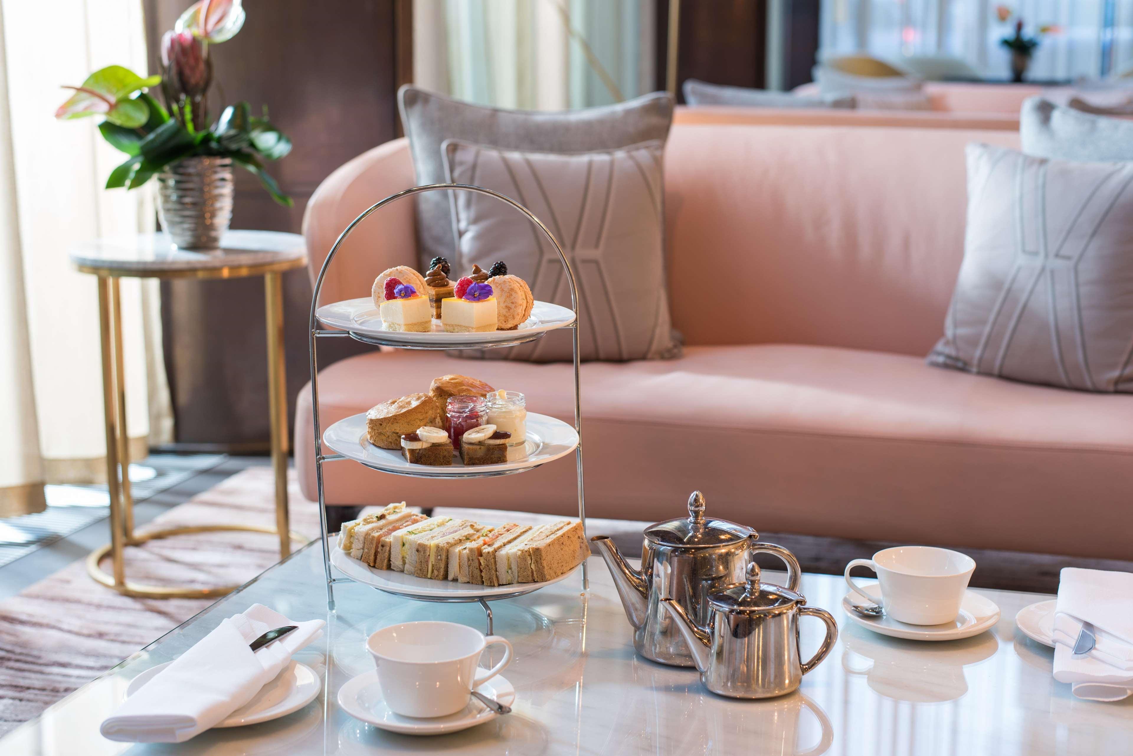 The Fitzwilliam Hotel Belfast Dış mekan fotoğraf Afternoon tea at the Mandarin Oriental, Munich