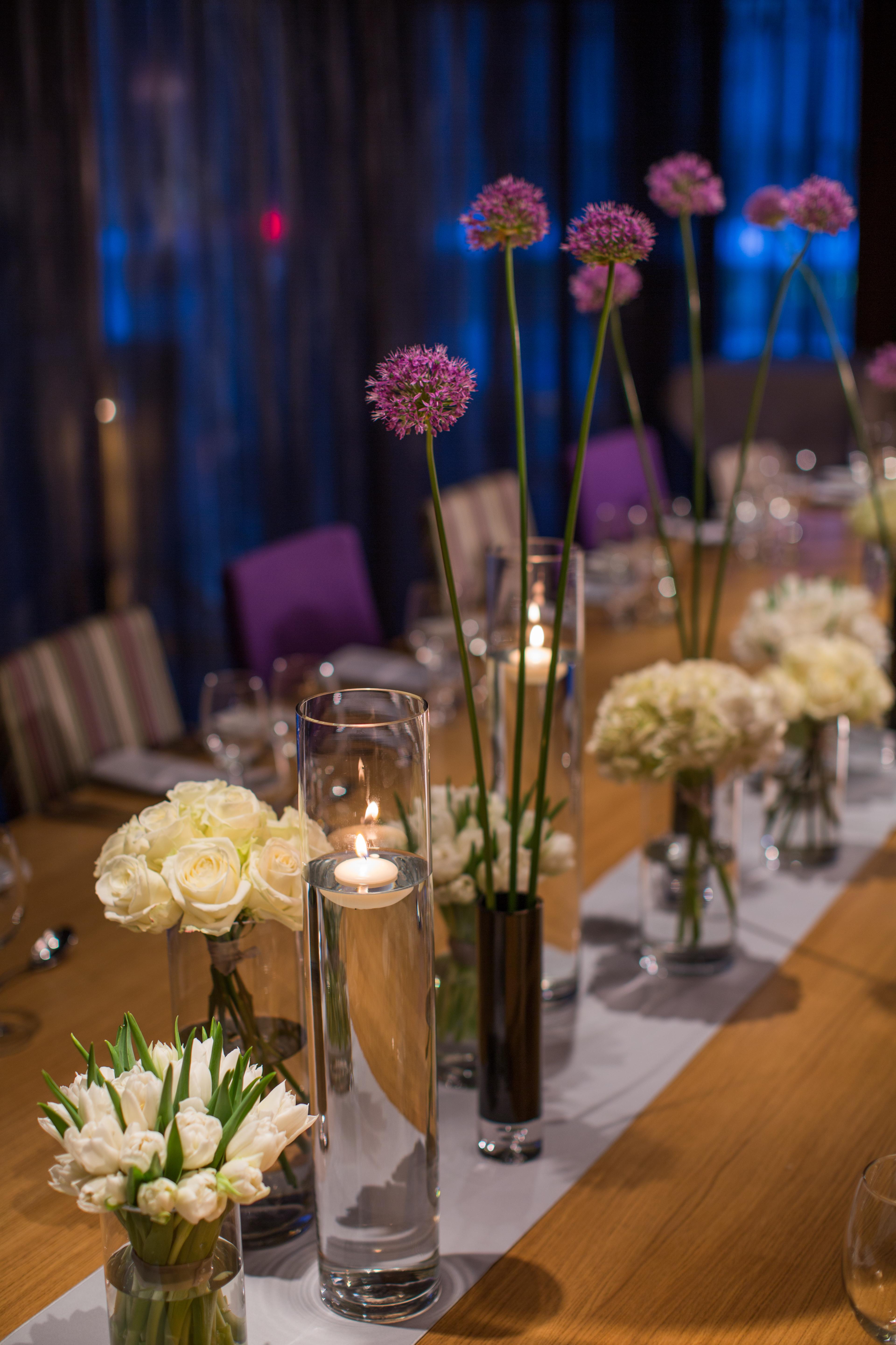 The Fitzwilliam Hotel Belfast Dış mekan fotoğraf A table decorated with flowers and candles