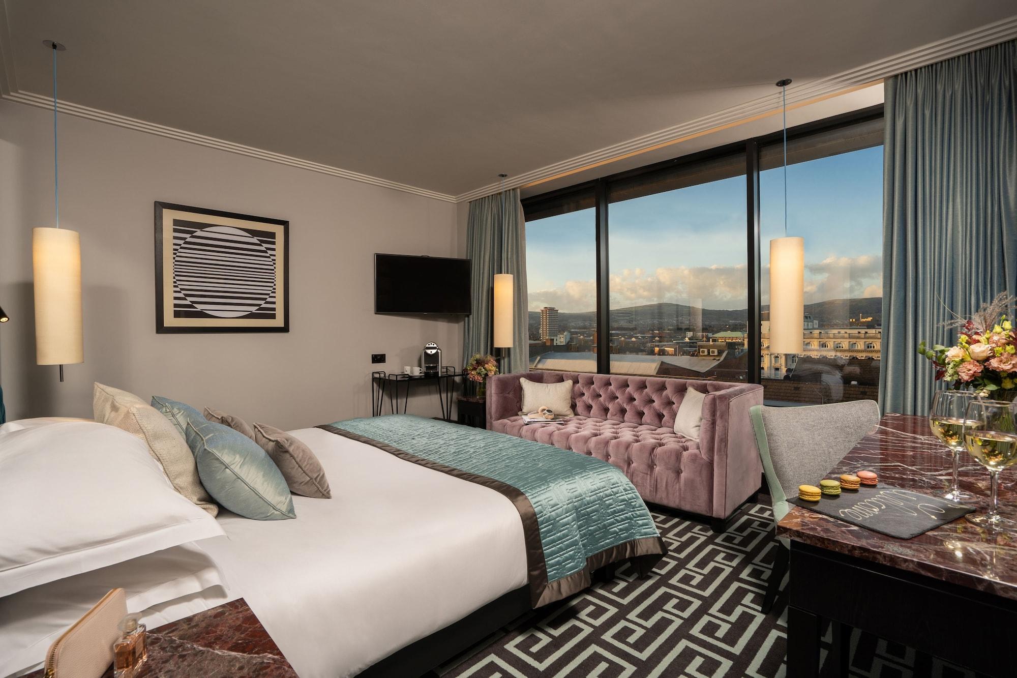 The Fitzwilliam Hotel Belfast Dış mekan fotoğraf A bedroom at the hotel